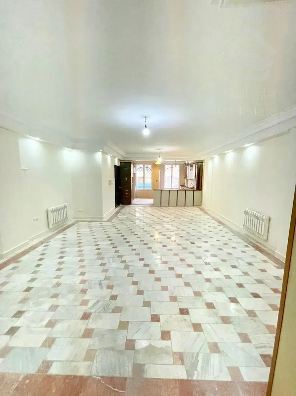 ۱۱۰متر آپارتمان دو خوابه اباذر