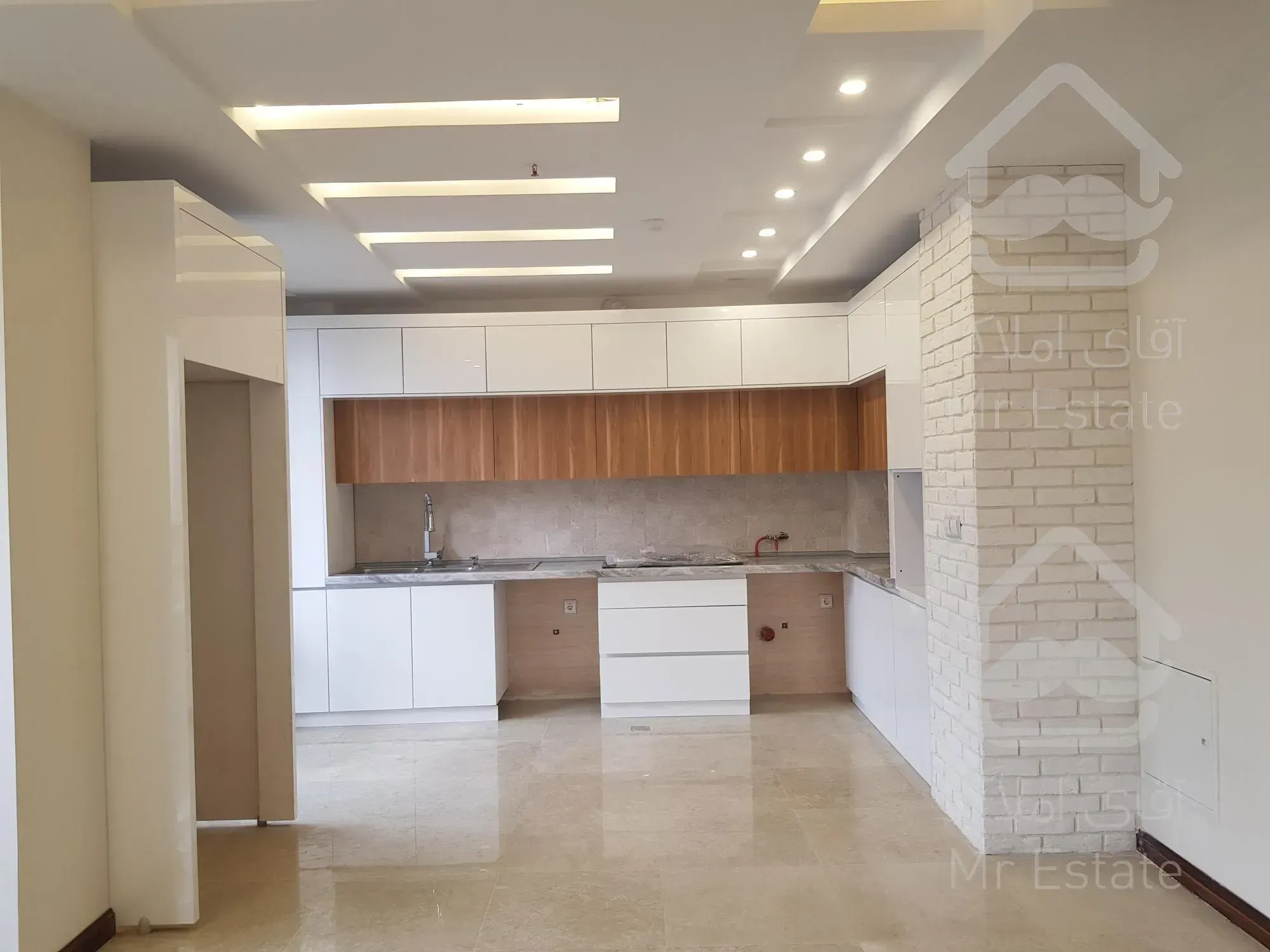 آپارتمان نوساز آلاله شرقی سالن پرده خور