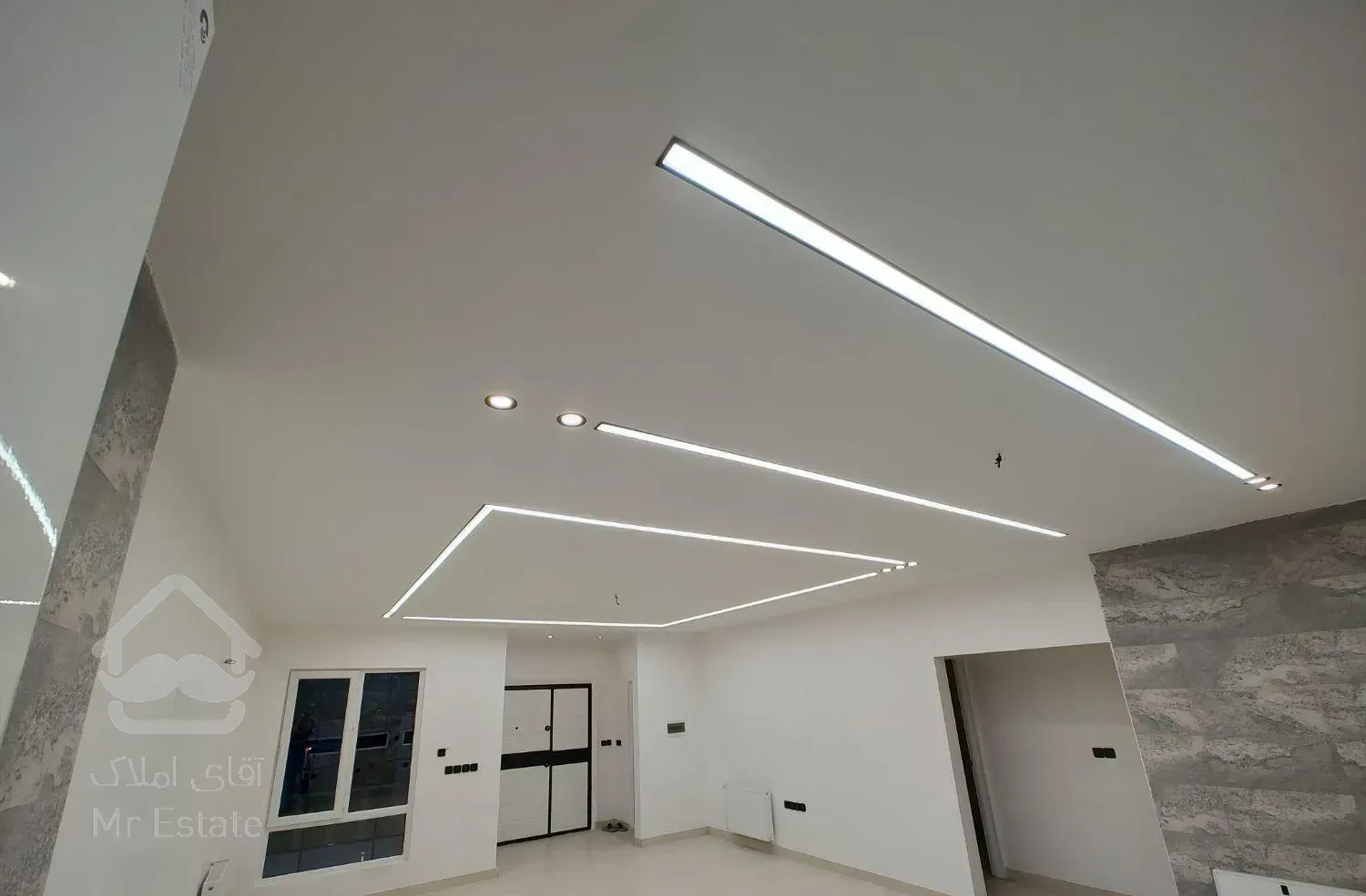 ویلای ۲۷۱ متری با ۹۰ متر بنای کلید نخورده