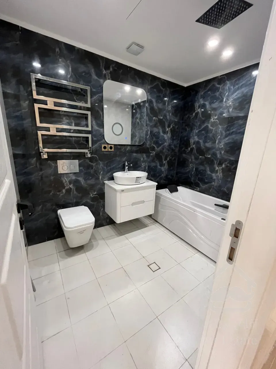 فروش واحد 200متری 3 خواب قیطریه غرق در نور