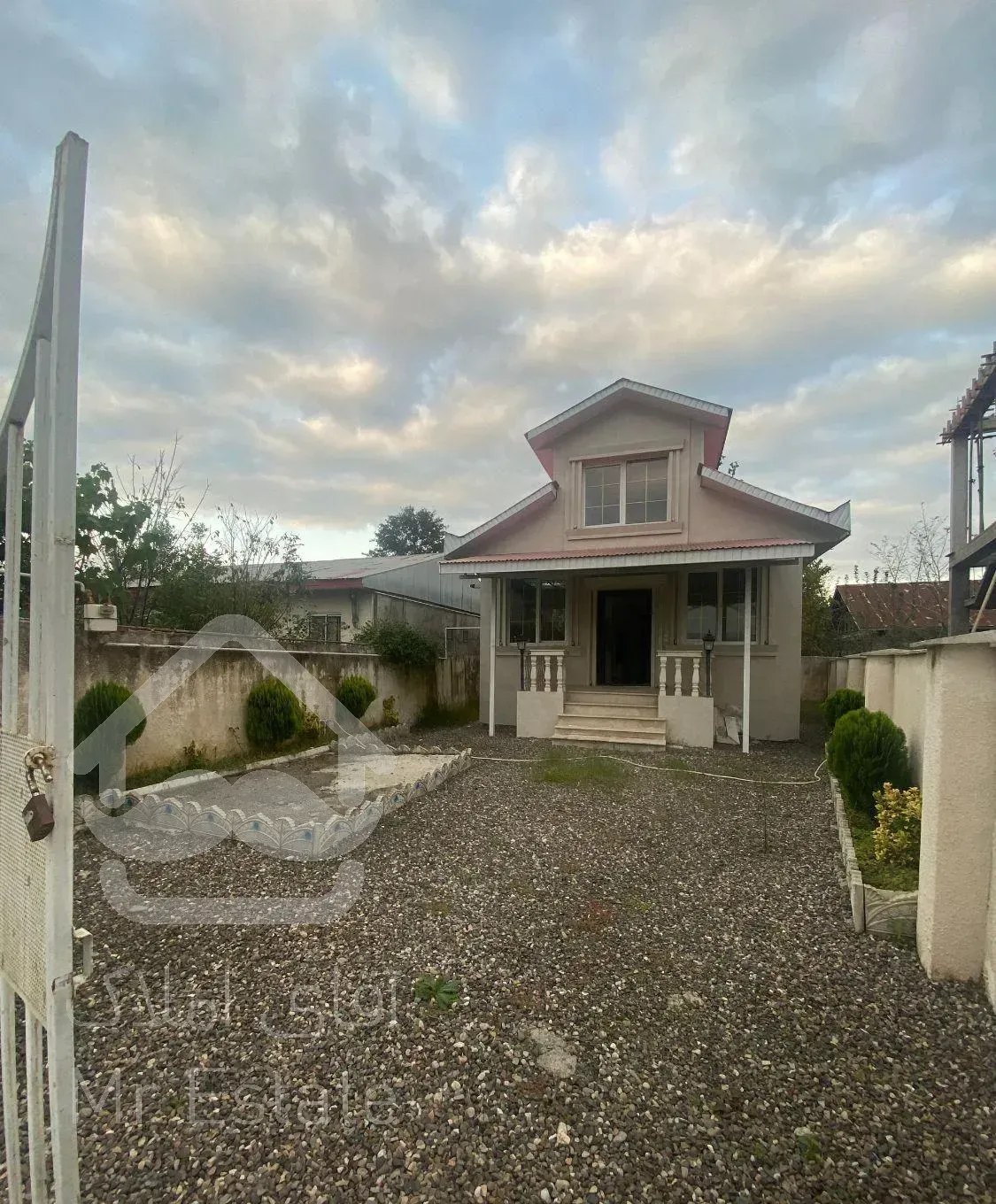 ویلای ۲۰۰ متری / شخصی ساز /سند تک برگ