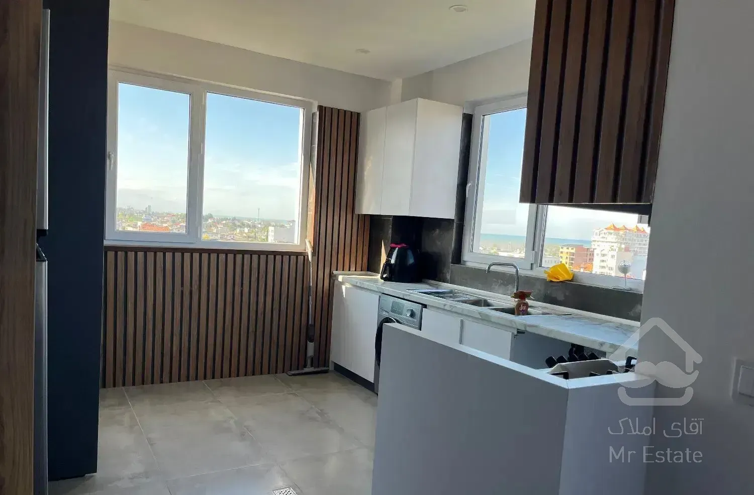 آپارتمان ۱۳۰ متری ویو ابدی دریا سلمانشهر مازندران