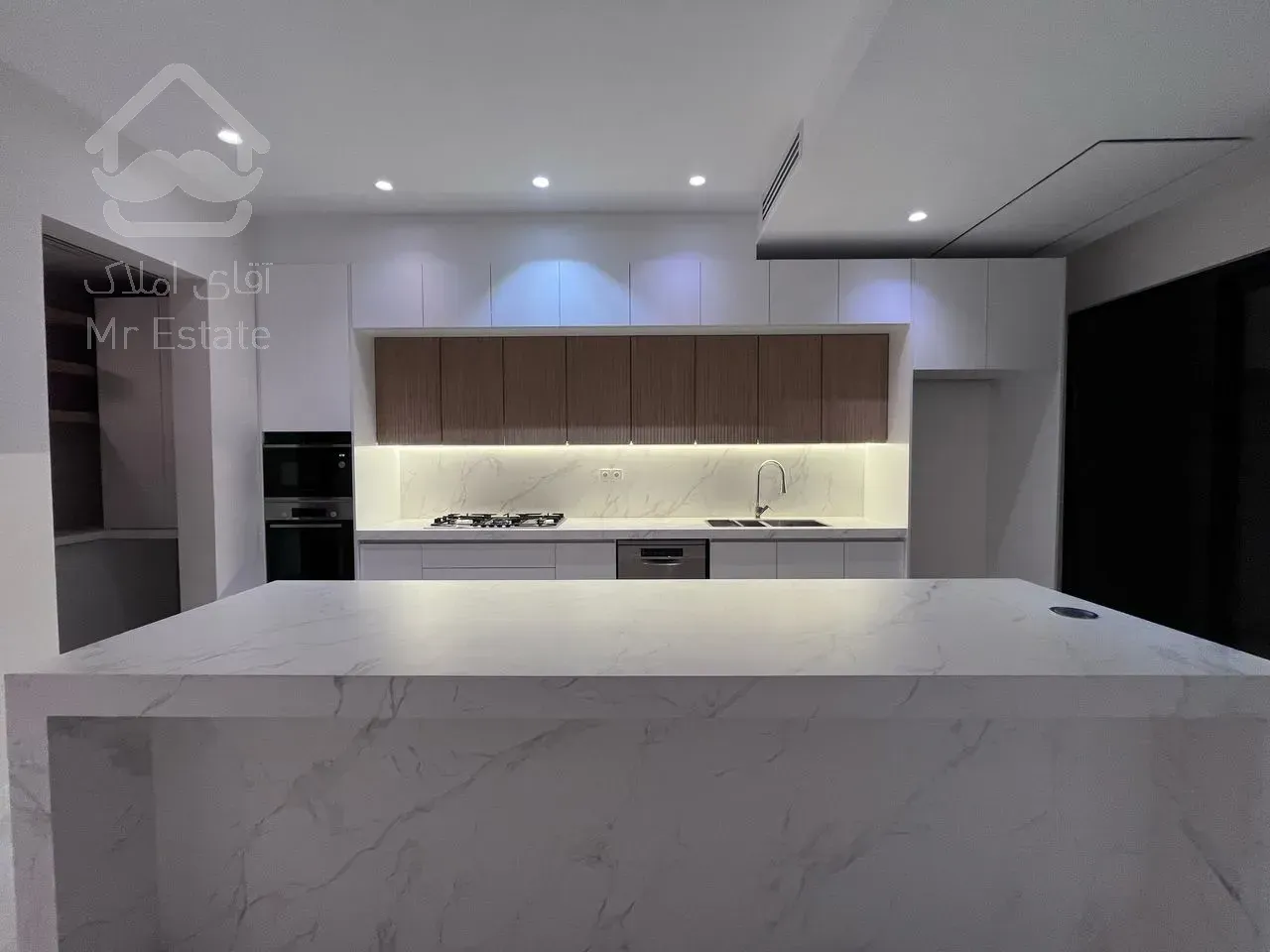 نیاوران ۲۳۰ متر ۳خواب