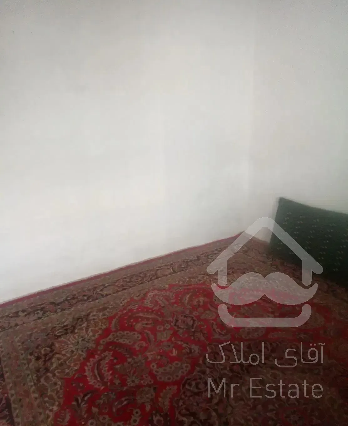 یک اتاق باحمام وتوالت واشپزخانه باحیاط بزرگ