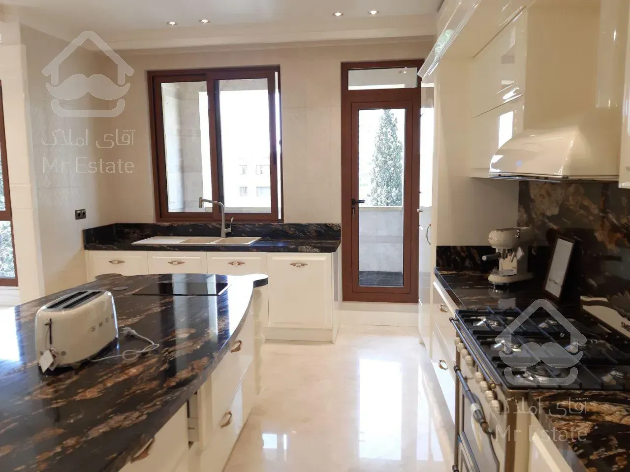 آپارتمان۲۵۰متر نیاوران تراس قابل چیدمان فول نورگیر