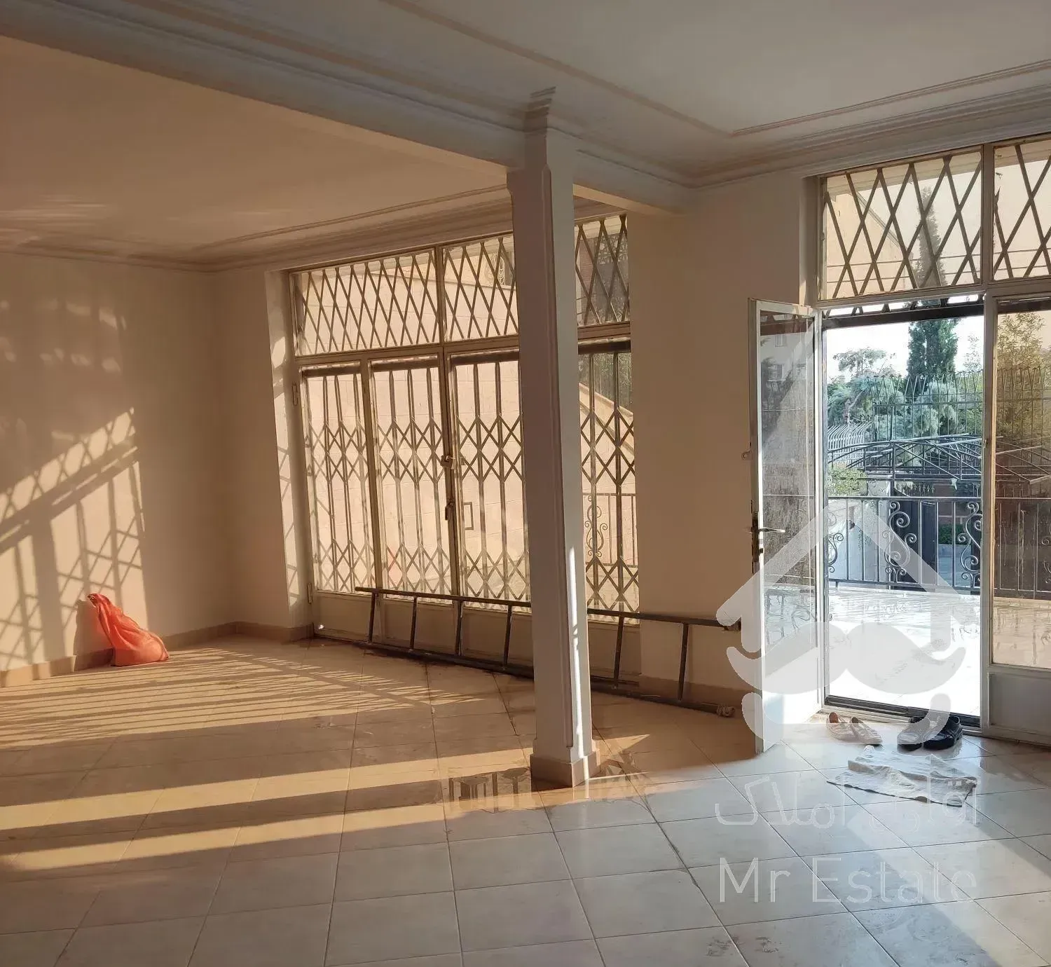 خانه ویلایی ۳۰۰ متر با ۱۴۰ متر بنا