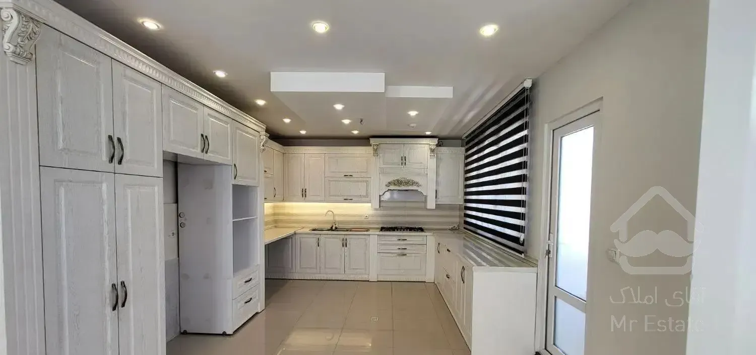 ۱۸۰ متری میدان پژوهش /تک واحدی / ۳ سال ساخت