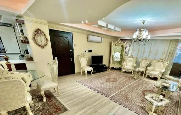 ۱۳۵متری۳خواب/فول شهرک صدرامعاوضه با۲خواب های شهرک