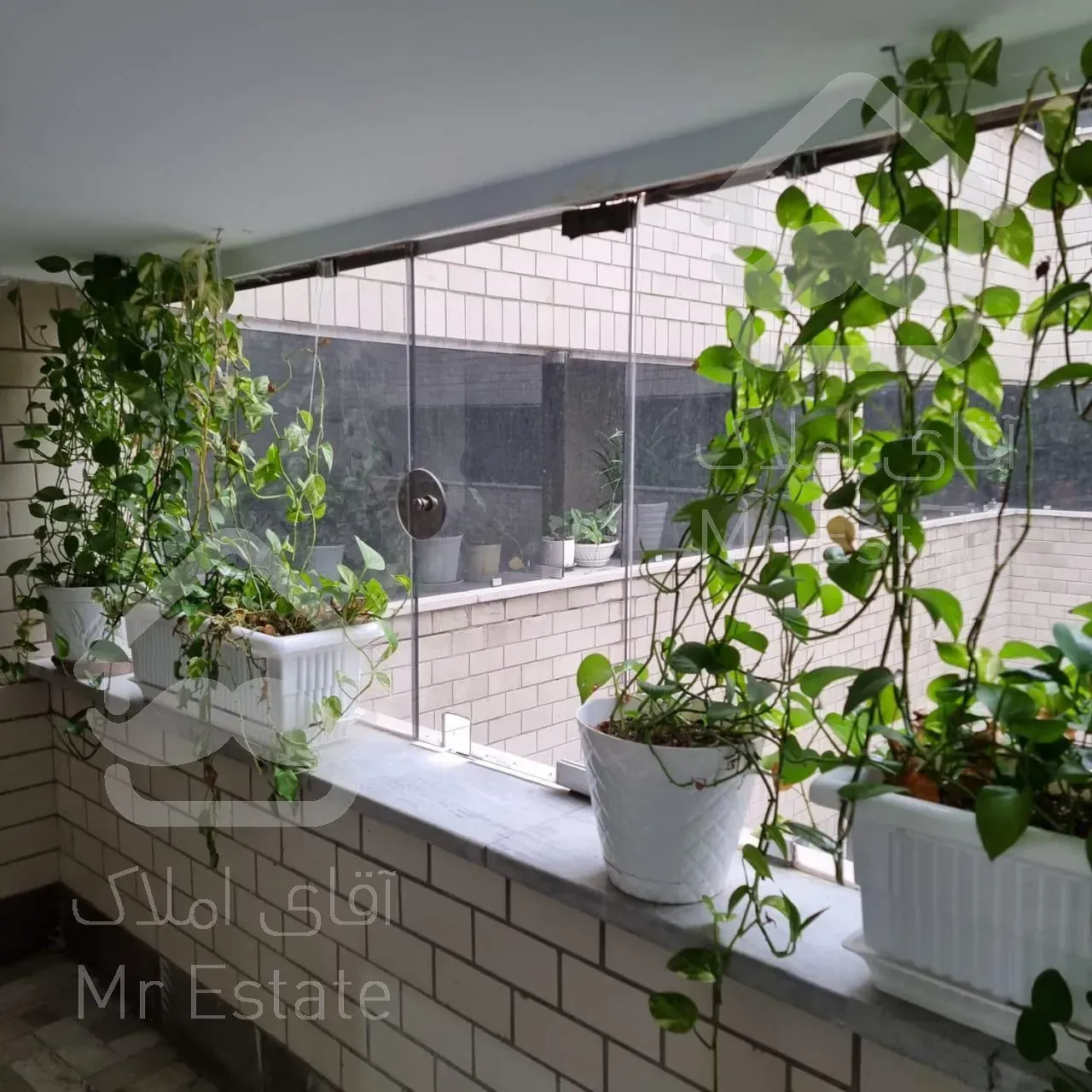 120 متر سند اداری بالاتر از تندیس در میدان تجریش