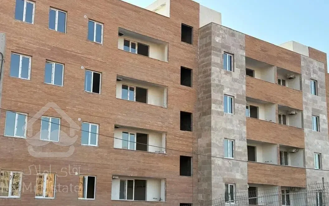 یه واحد ۹۰متری درشمال فاز۶ پارکینگ مسقف دوخواب