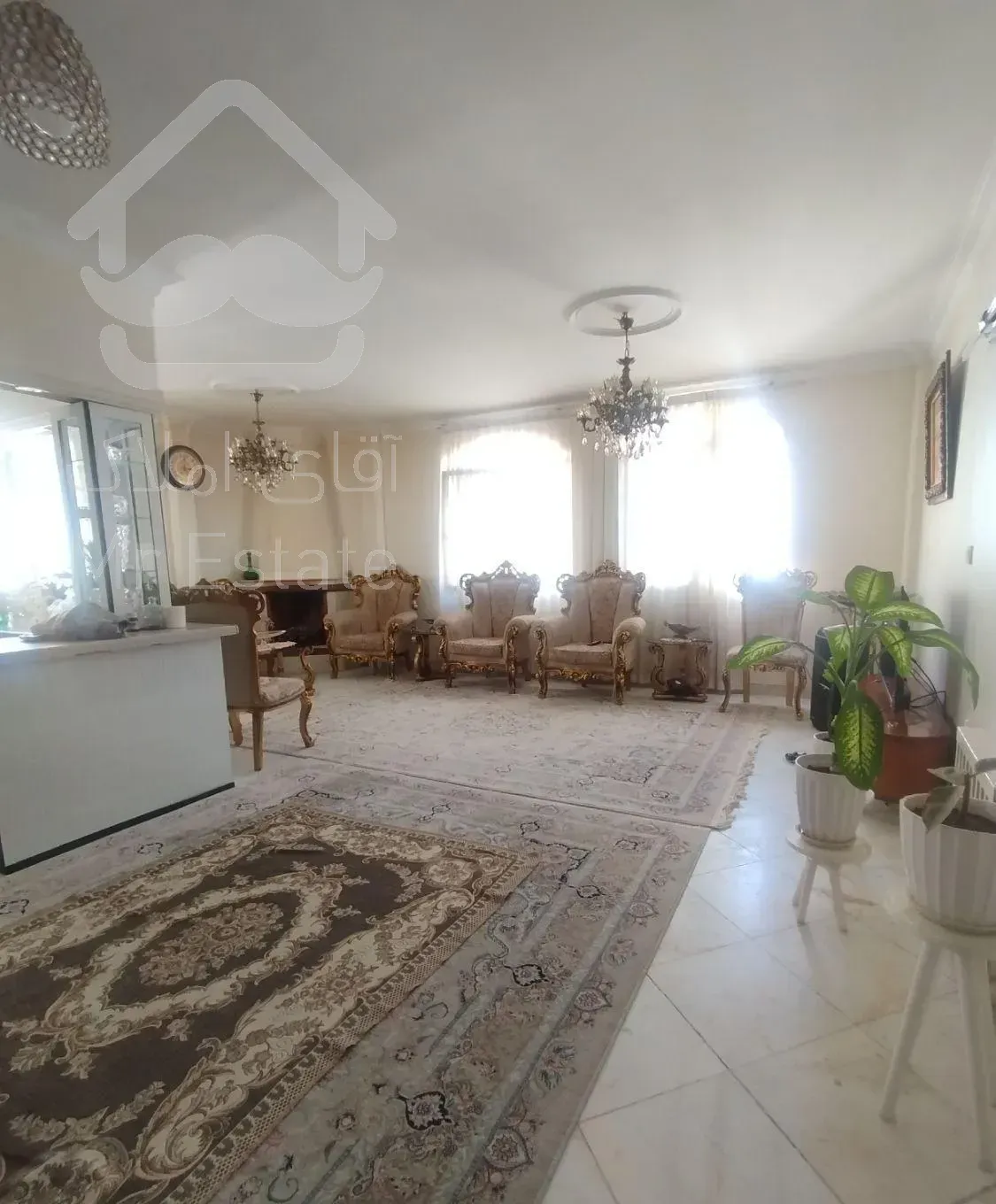 مرودشت/۹۲ متر دو خواب/ پارکینگ و انباری