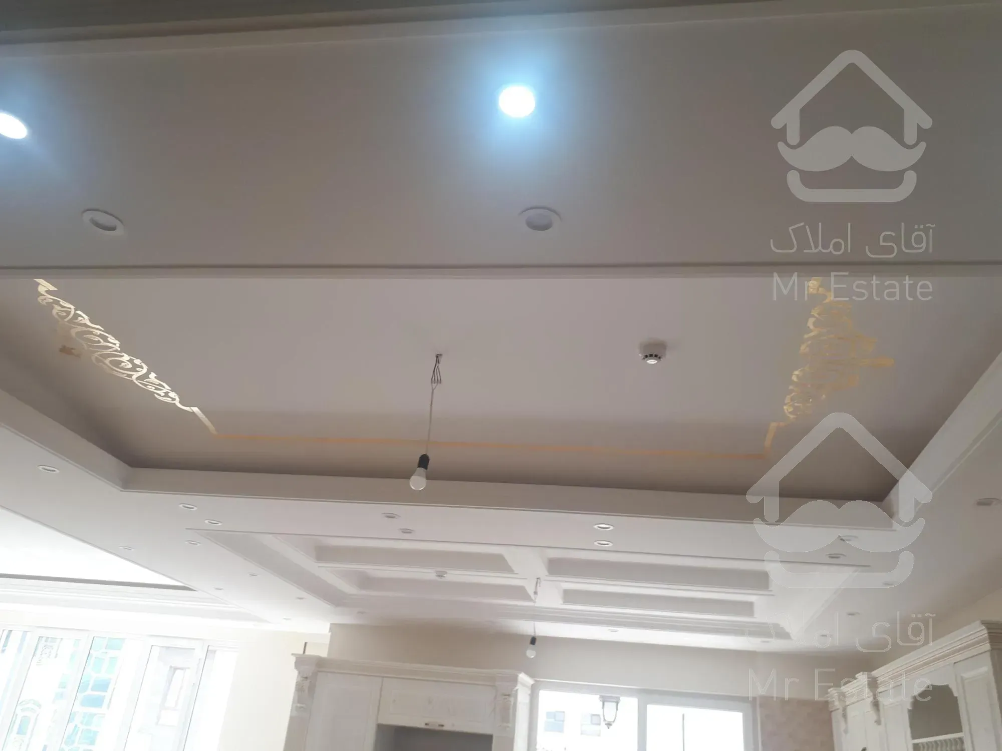 ۲۰۰ متر فردوس شرق نوساز ۳ پارکینگ