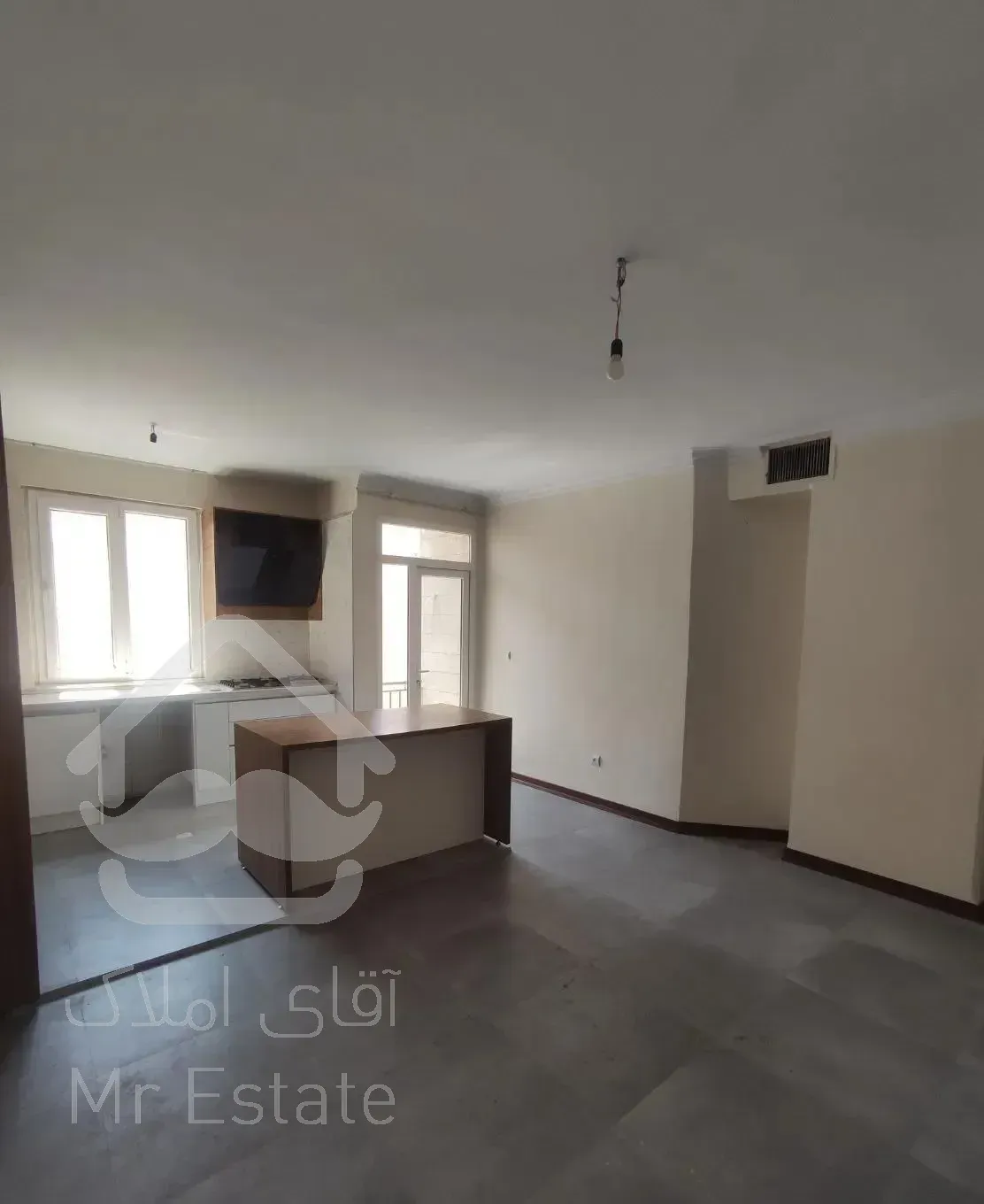آپارتمان۵۳ متری/یک خواب/روبه بیرون/پارکینگ/انباری