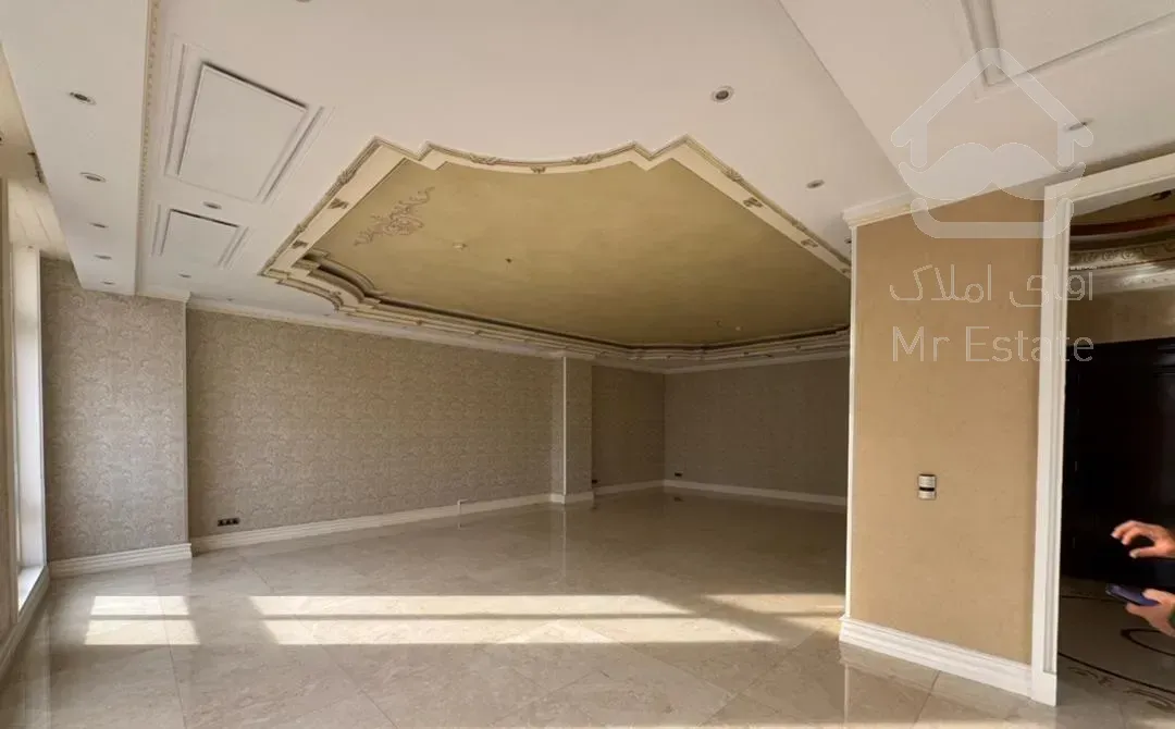 فروش آپارتمان ۳۵۰ متری ۴ خوابه در آجودانیه