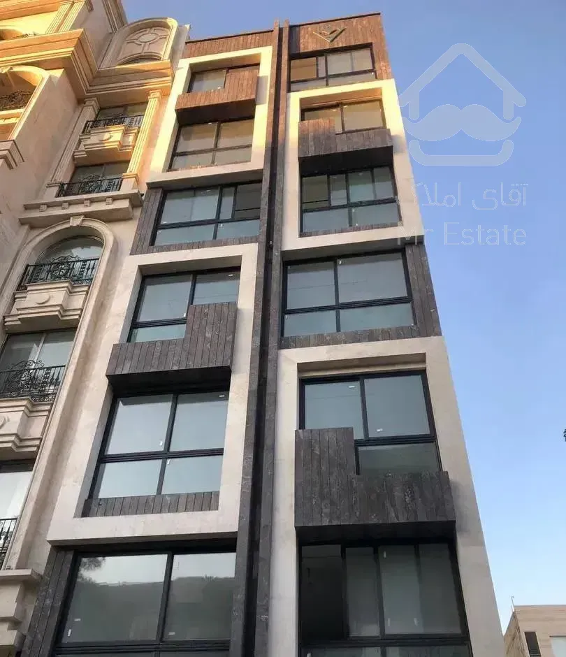 ۱۸۵ متری تک واحدی بسیار خوش نفشه/سه خواب نوگیر