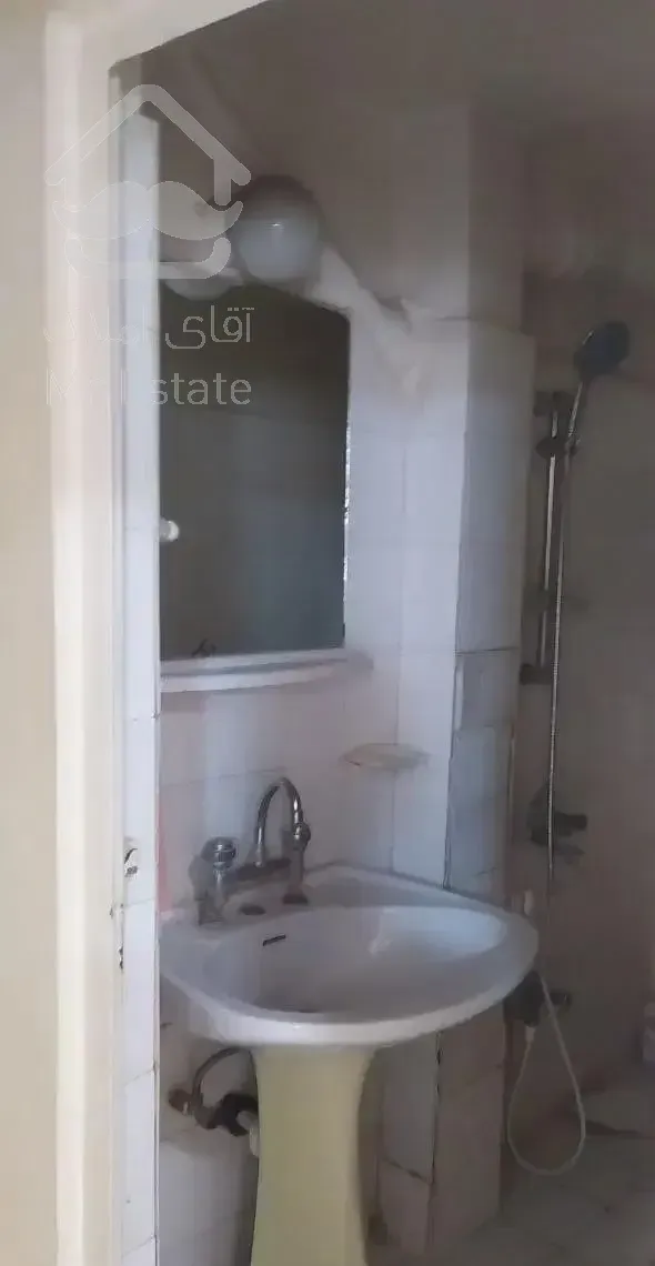 70 متر زیر همکف روبروی سفارت انگلیس