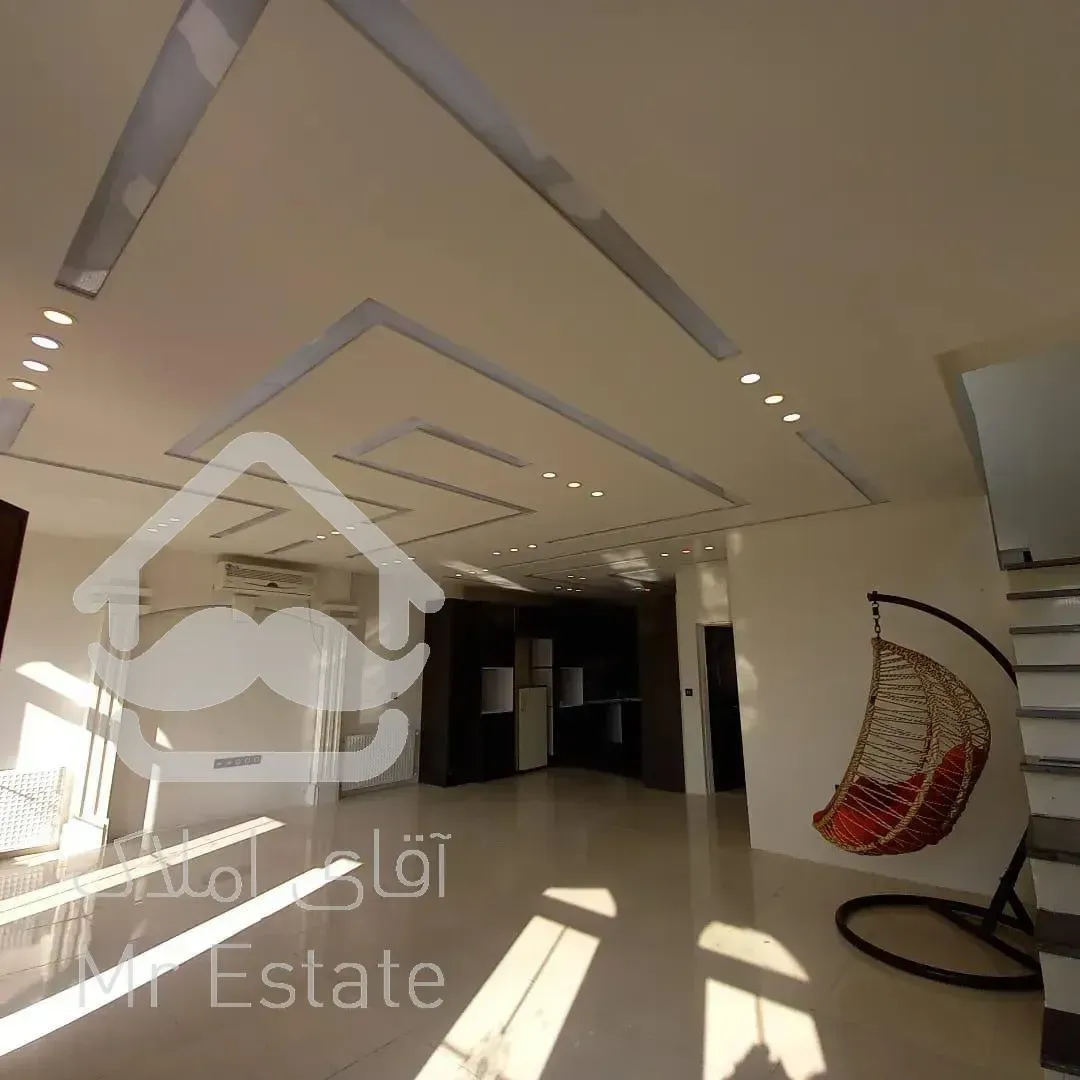 ویلا دوبلکس سند دار ، استخردار