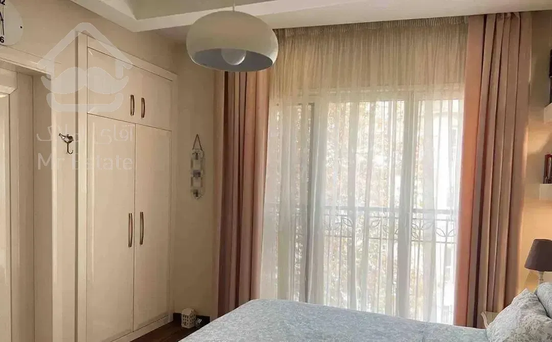 فرشته ۱۳۰ متر