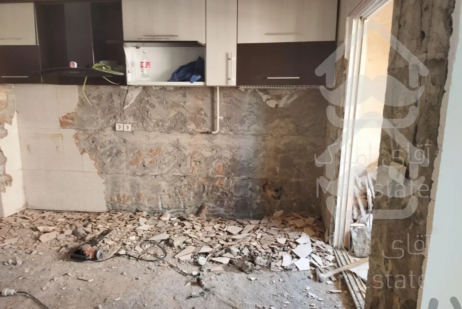 تخریب حمل نخاله و تعمیرات گچکاری با مصالح تخریبکار