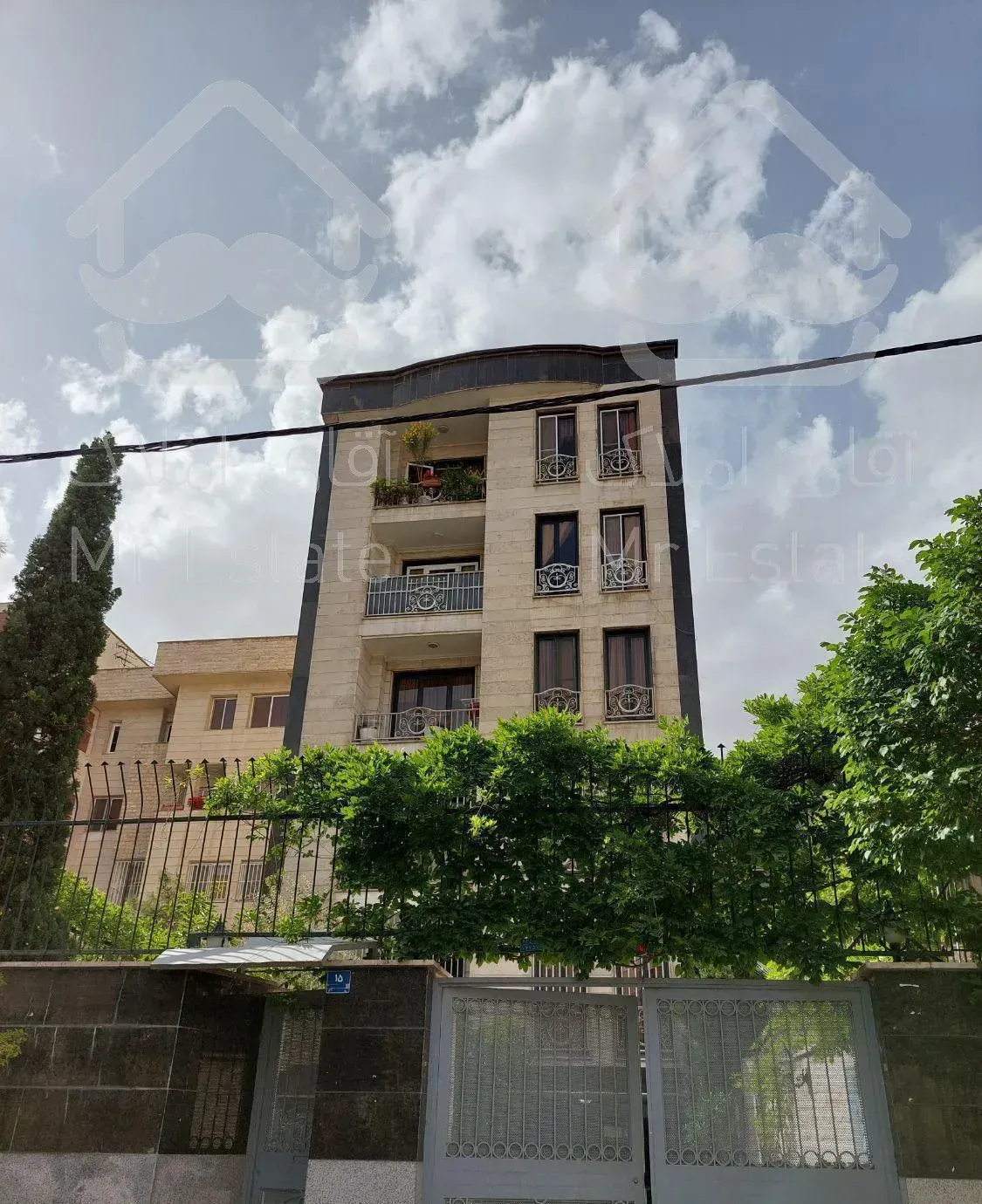 آپارتمان ۲۱۰ متری تک واحدی با کلیه امکانات