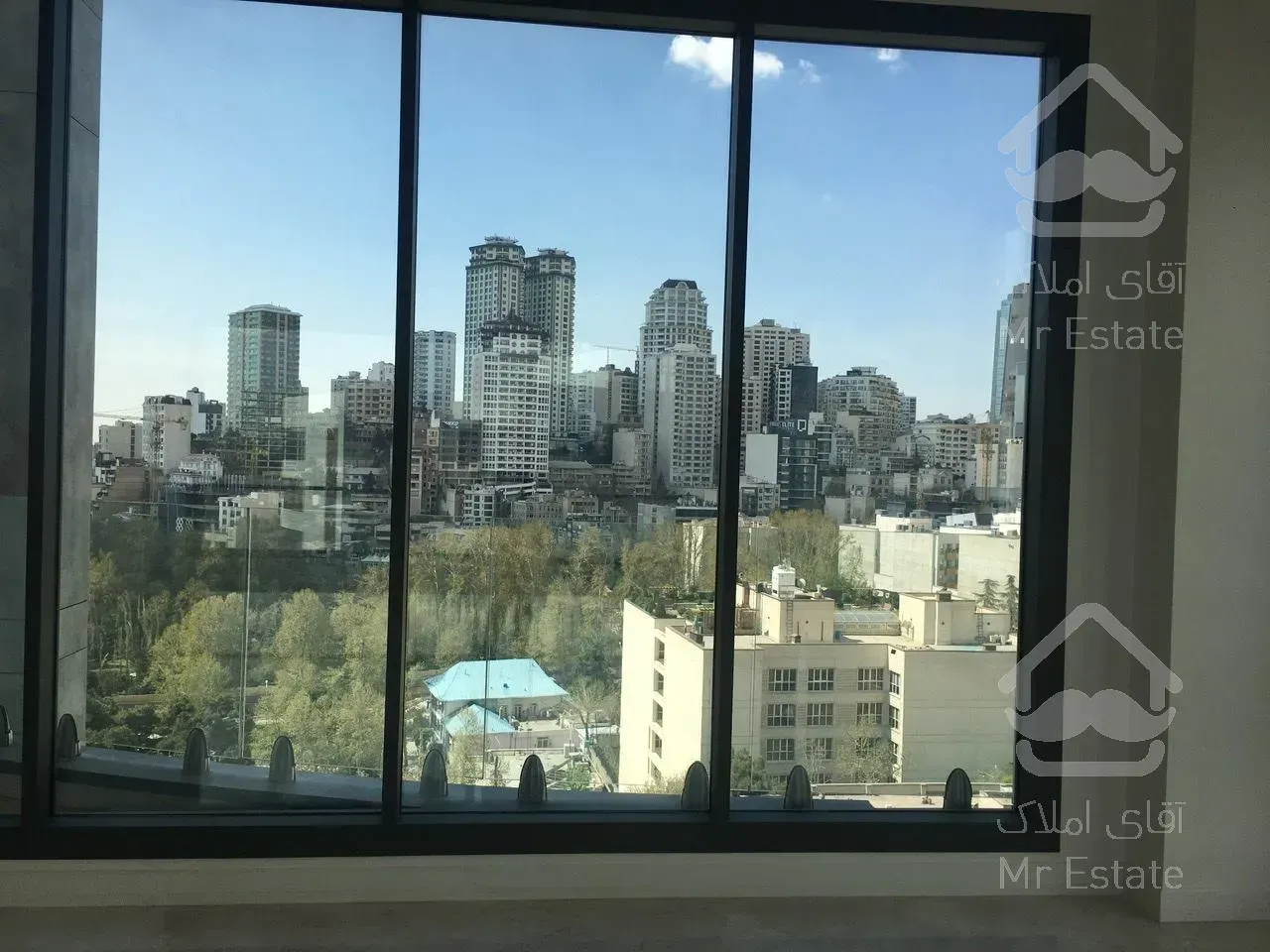 نیاوران، ۴۳۰ متر لوکس ترین سازه شمیران