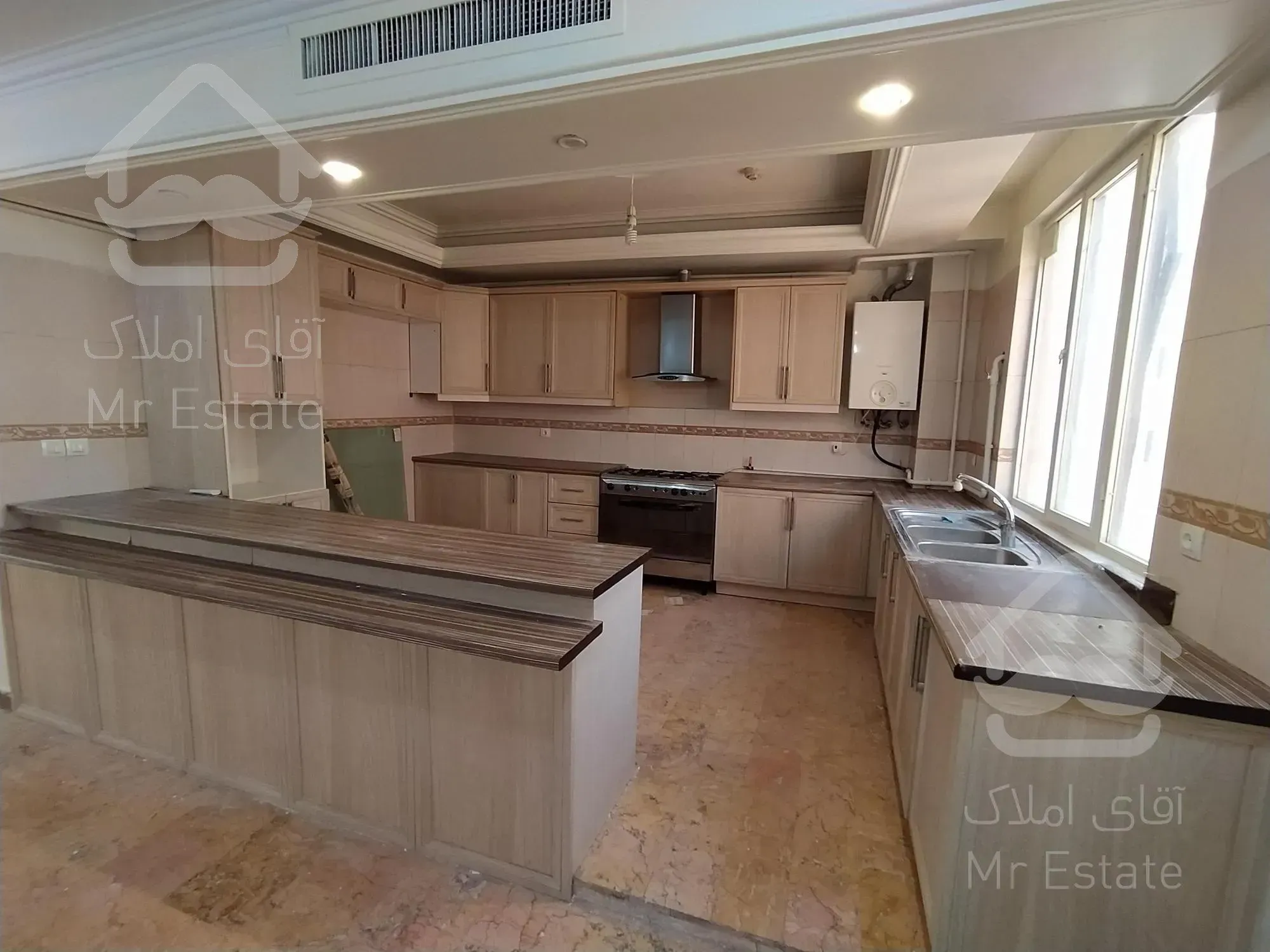 واحد خوش نقشه ویوعالی طبقه آخر اجاره چندساله