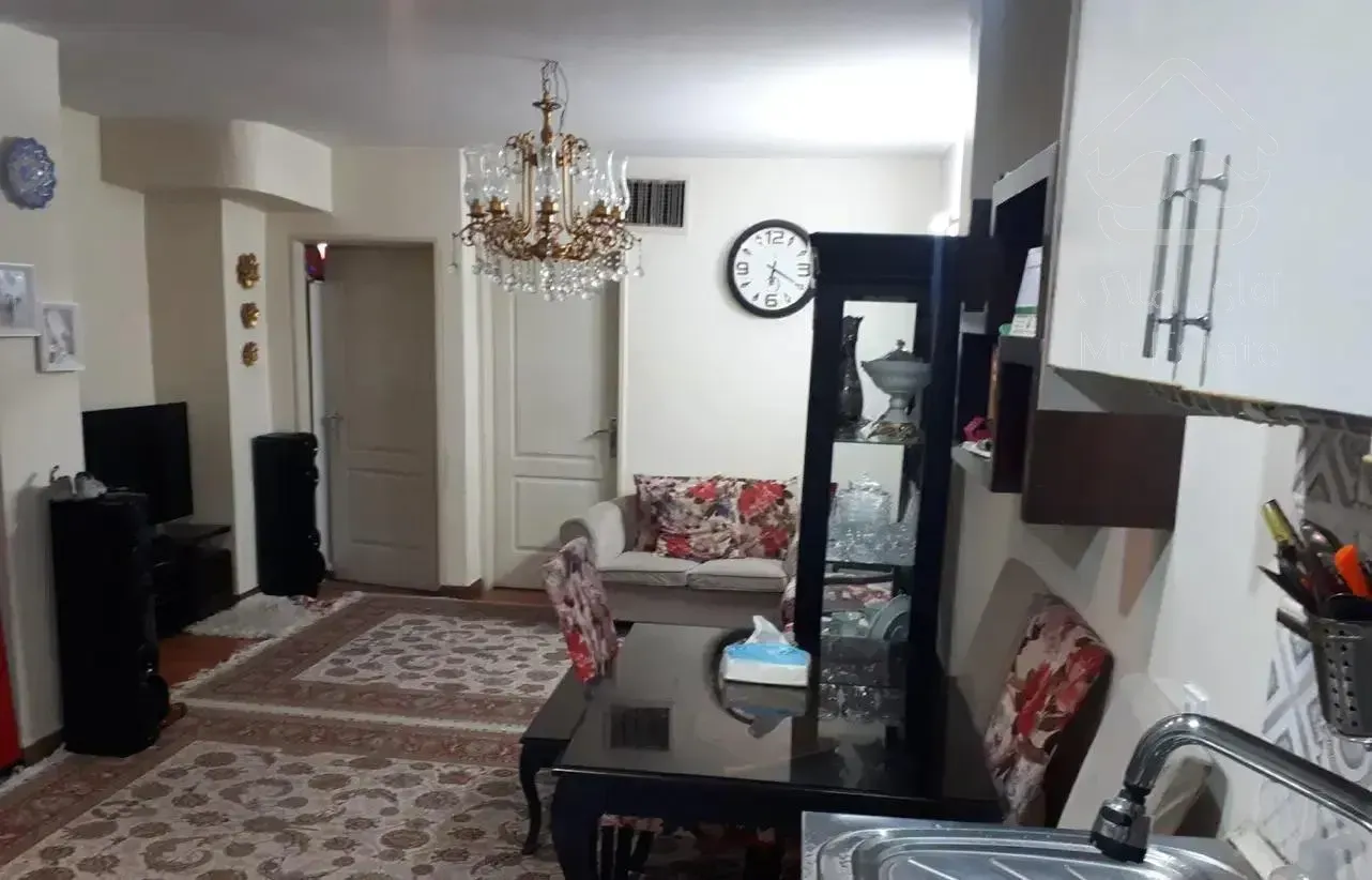 ۵۲متر دو خواب طبق اول خوش نقشه جنوبی نور دو طرف