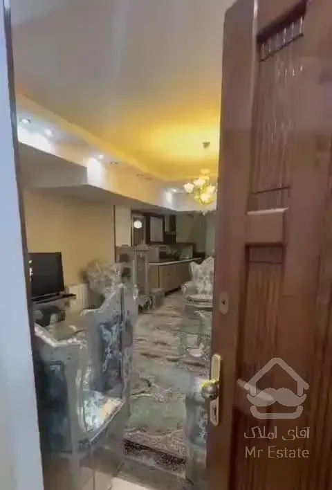 ۷۰متر/آلاله شرقی/غرق نور/خوش نقشه/کم سن و کم واحد