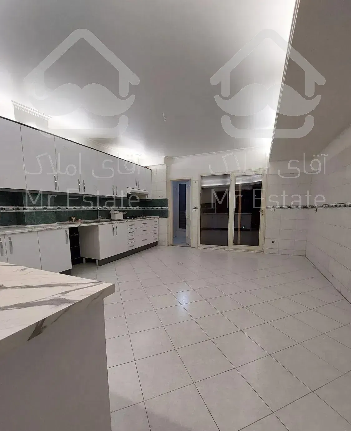 آپارتمان ۲۸۰ متر ۴ خواب تک واحدی استخردار