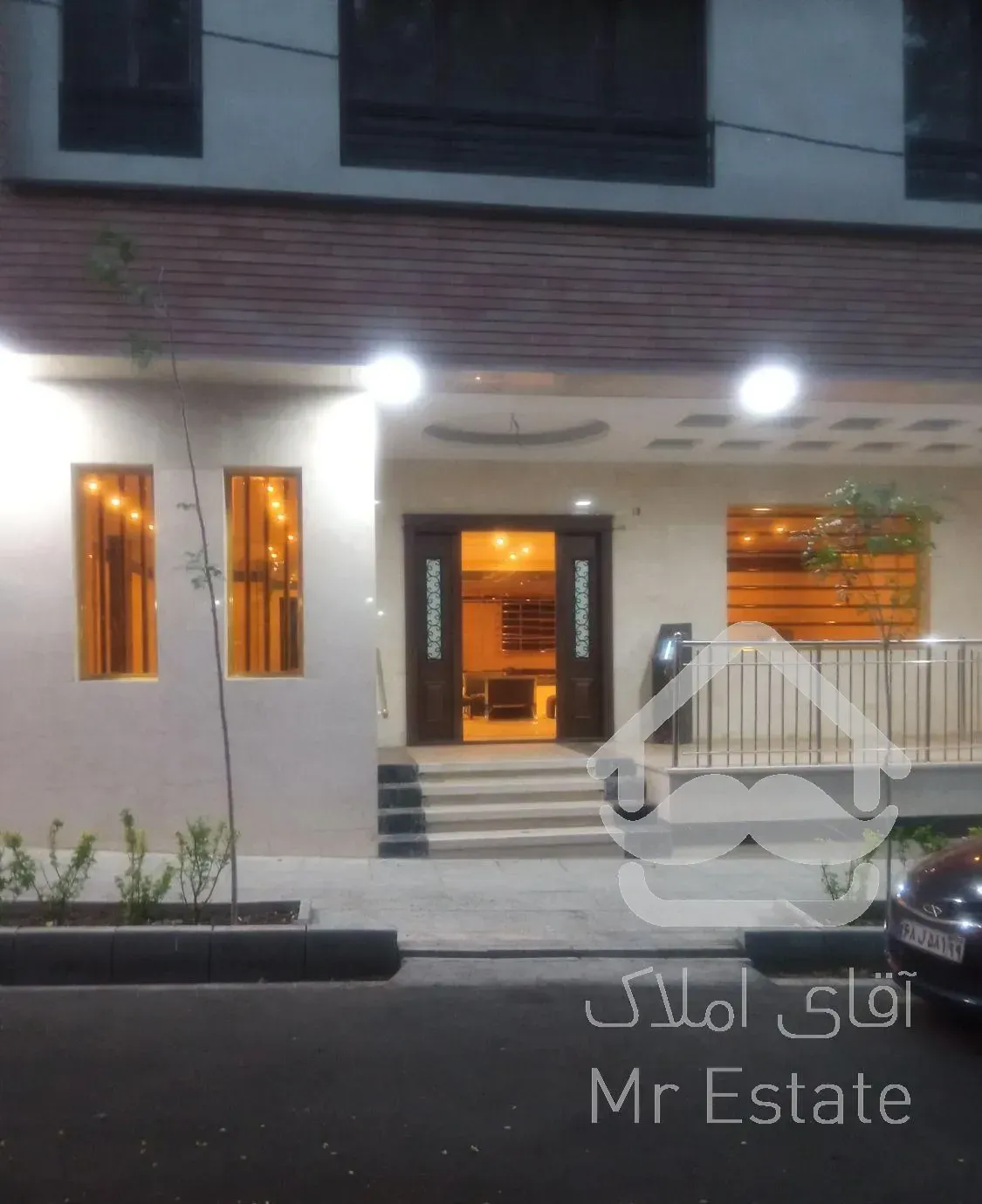 میدان ونک توانیر شمالی 190متر نوساز طبقه اول