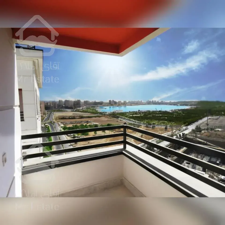 برج باغ مجلل ۱۶۰متر در دریاچه