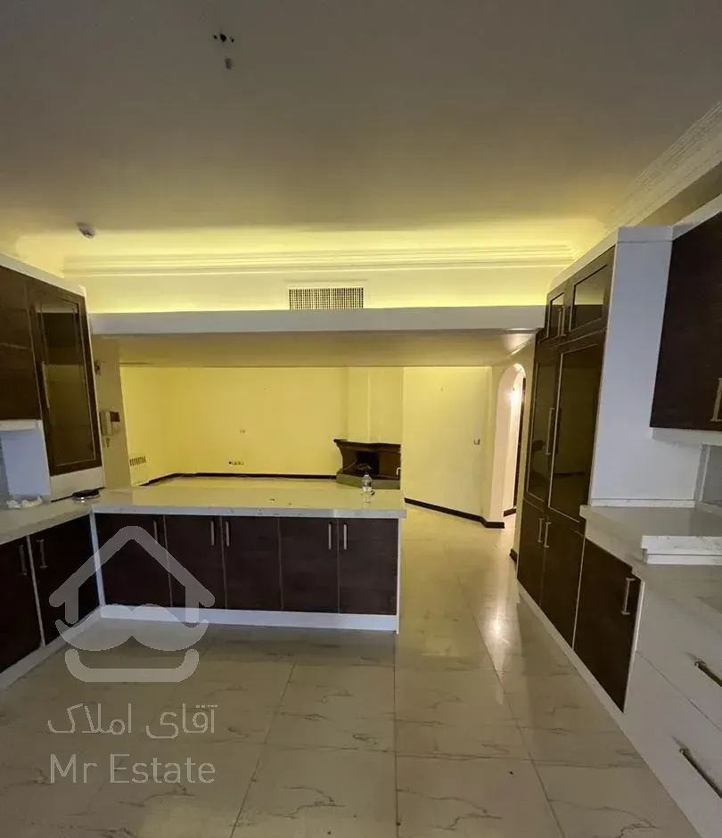 آپارتمان ۳۳۰ متری ۴ خ خاص بی بدیل نیاوران