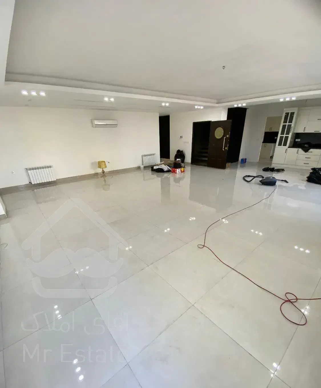 اجاره آپارتمان ۲۱۰ متر شیک نزدیک مرکز شهر تک واحد