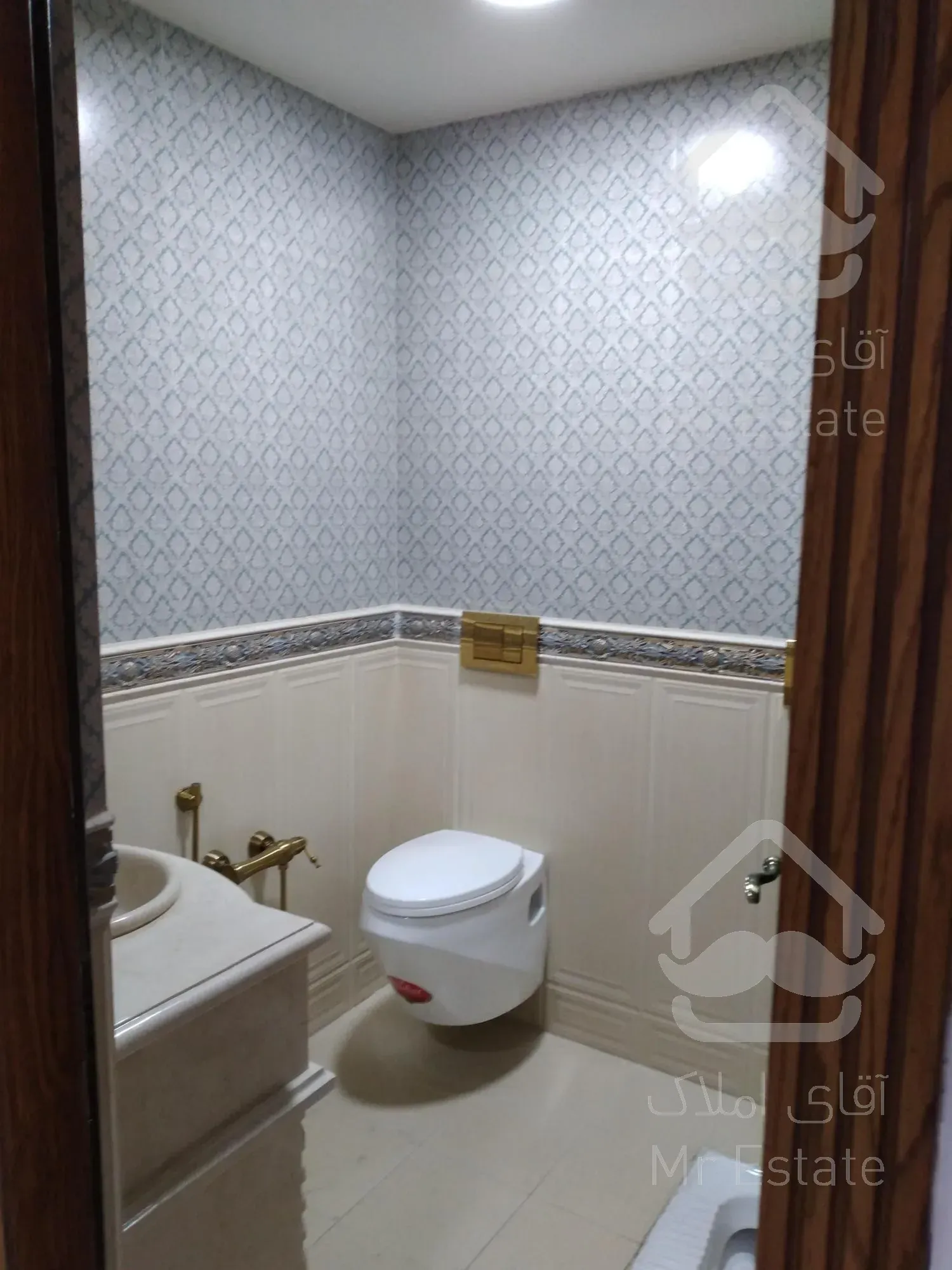 اپارتمان تک واحدی ۱۴۰متری دربلوارفردوس شرق