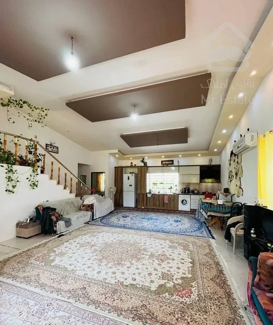 ویلا باغ نیم پیلوت 280 متری مبله شهرکی سنددار