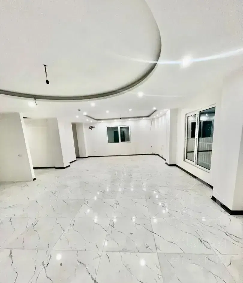 فروش آپارتمان تک واحدی ۱۹۵ متری بالای قائم