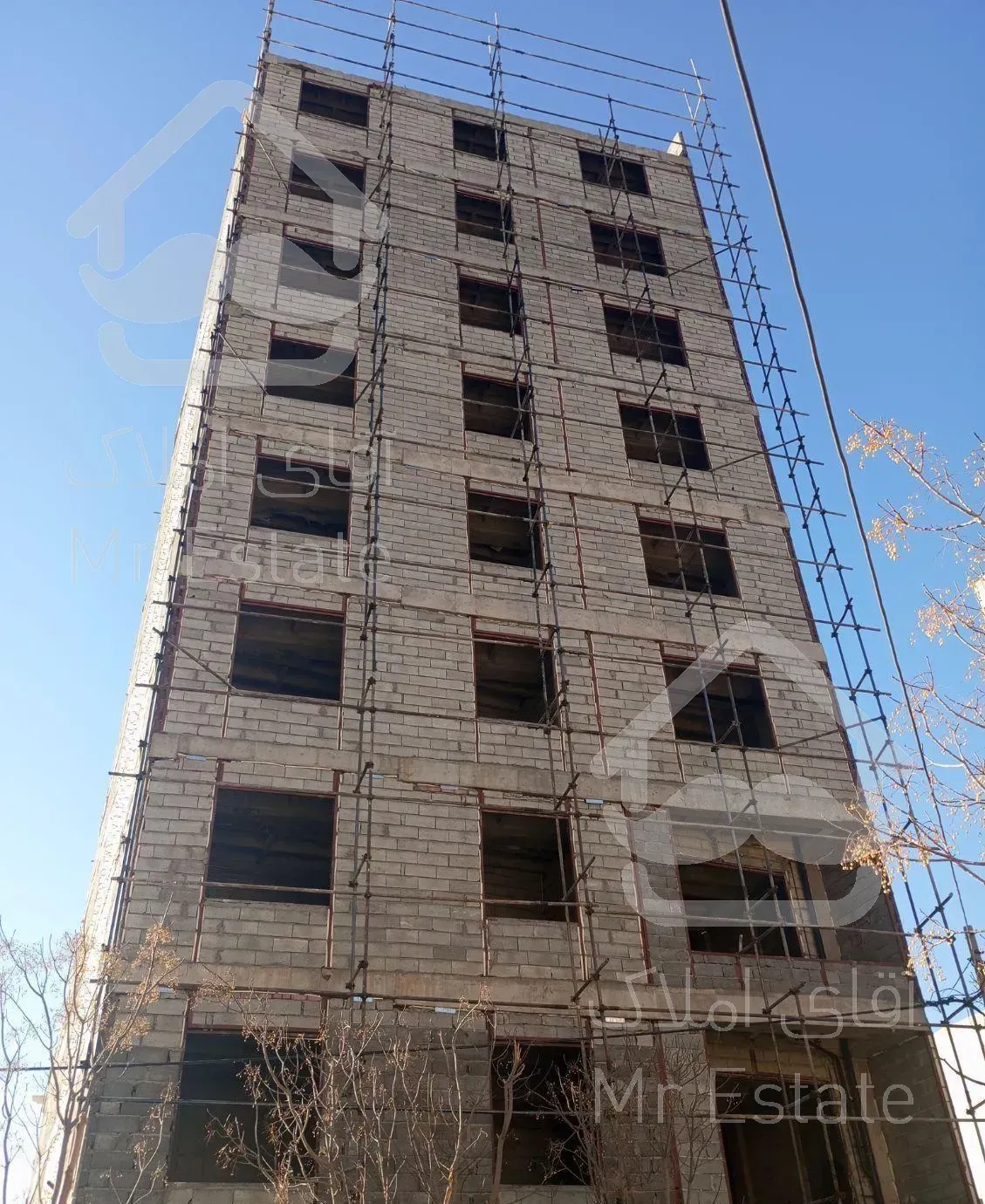 داربست فلزی کار در روز و شب