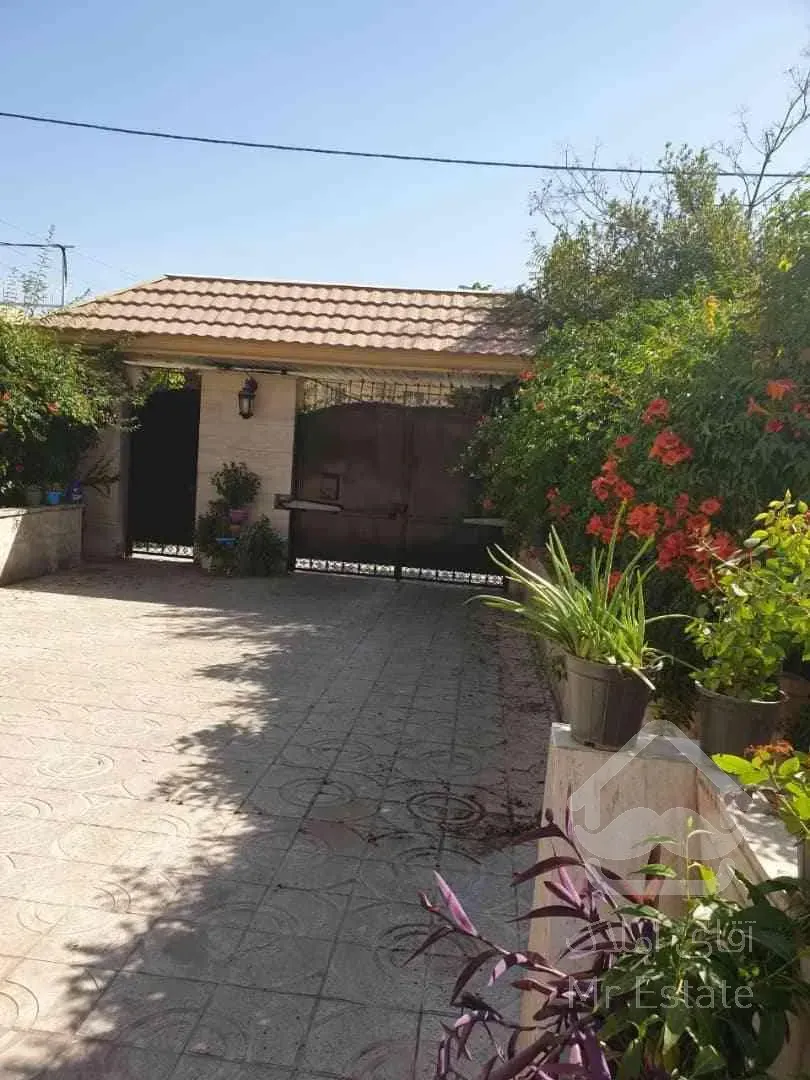 ۳۰۰ متر ویلایی بازسازی شده / شهرک چشمه