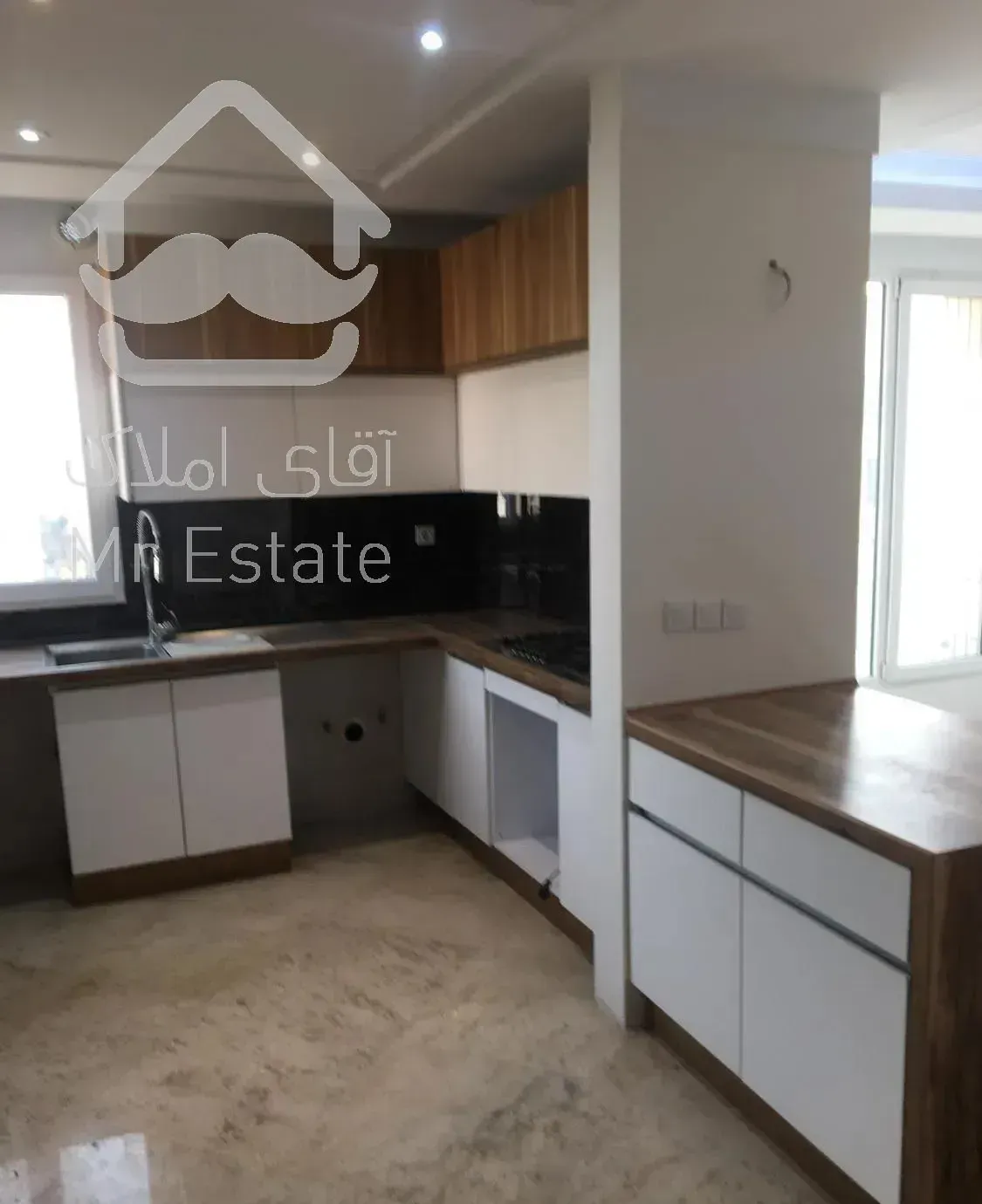 ۱۳۰ متر ۳ خواب نوساز تکواحدی فول امکانات بر میدان