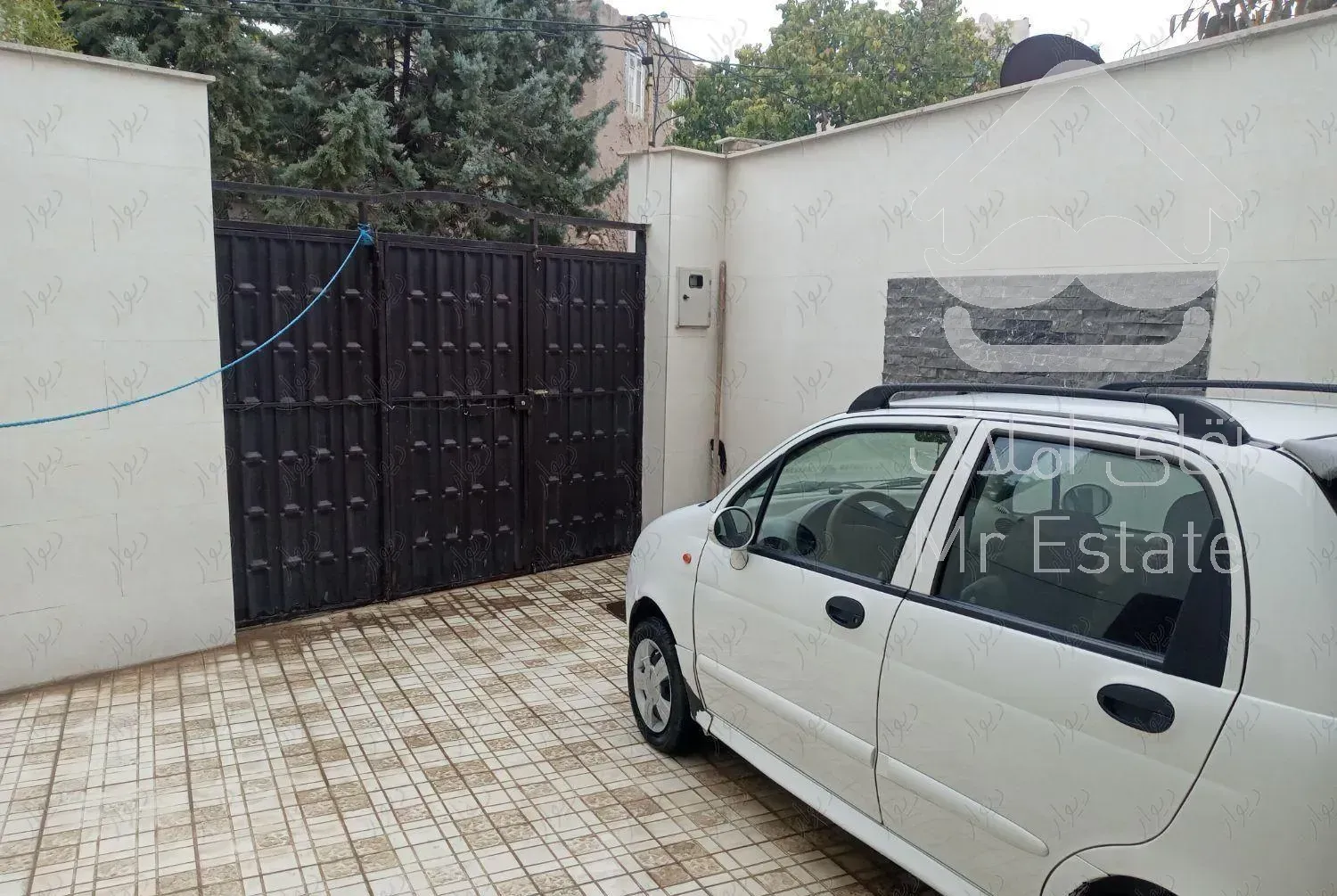 بومهن خانه حیاط دار با سند دوطبقه