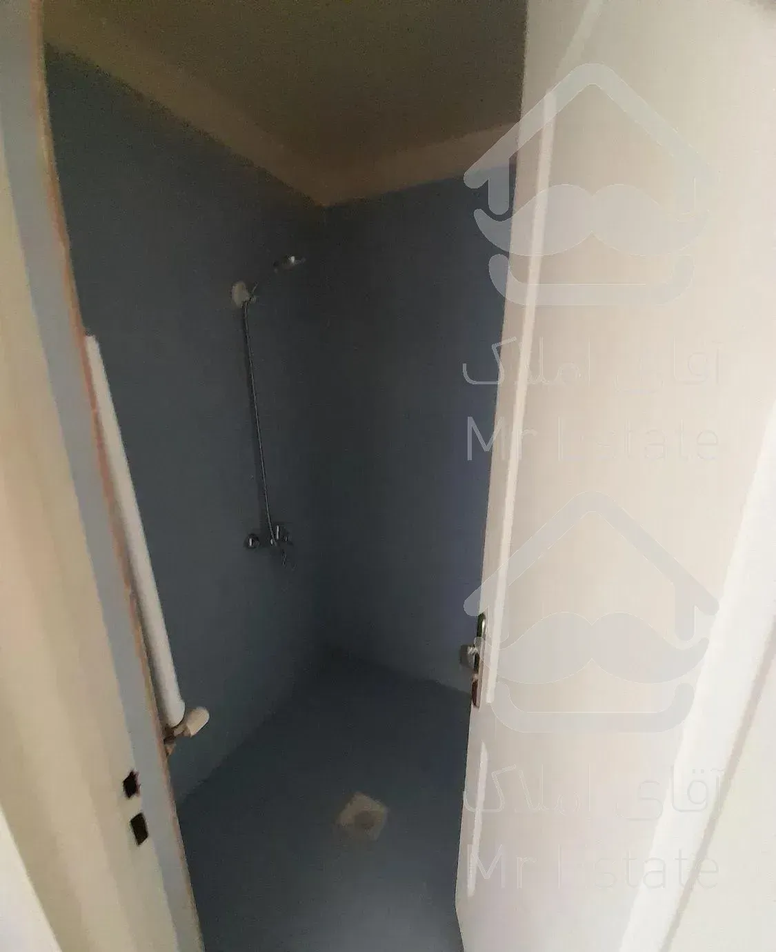 اول فاز۶باپارکینگ مسقف ۹۰متر