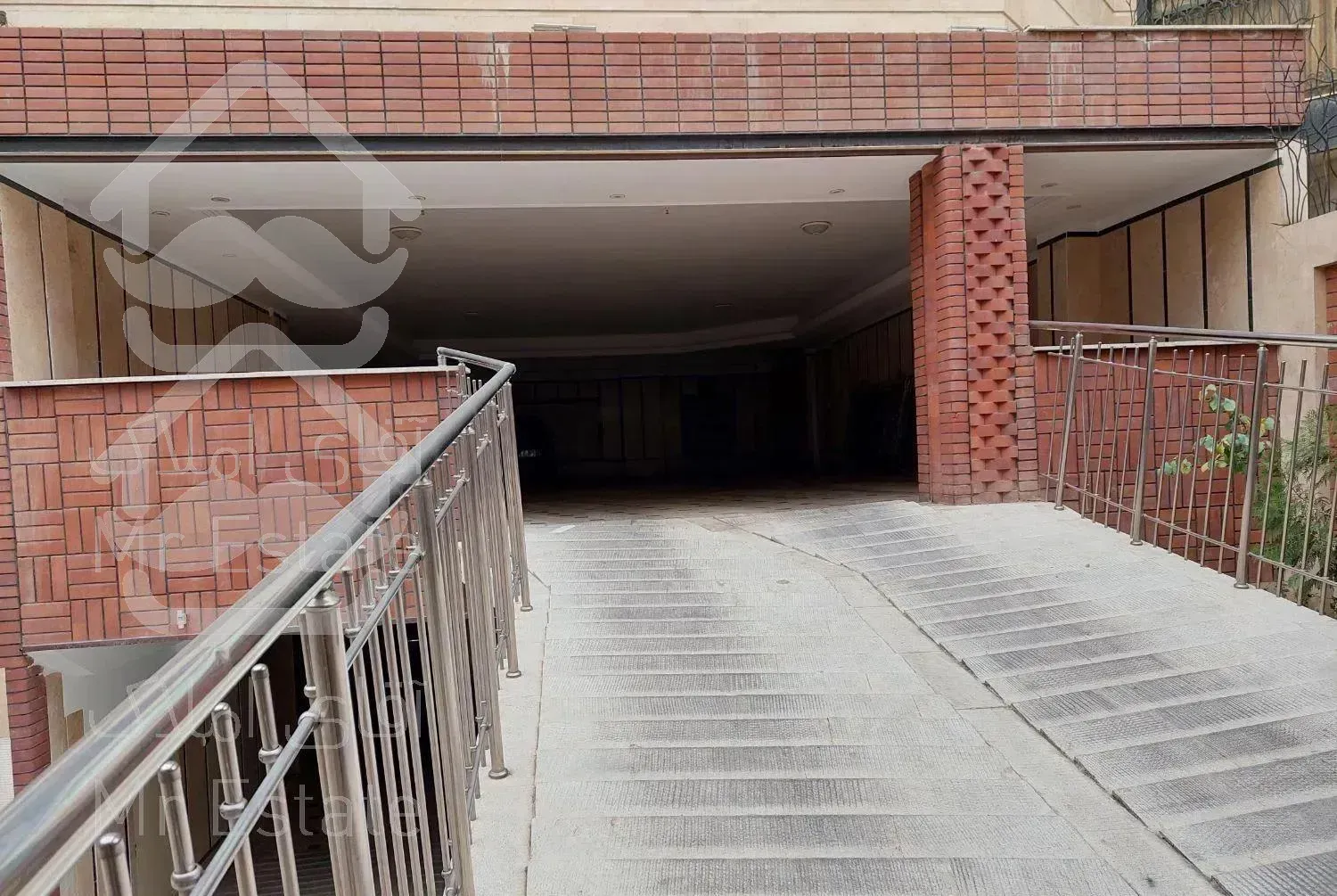 میدان ولیعصر130مترسه خواب کلیدنخورده فول تک واحدی