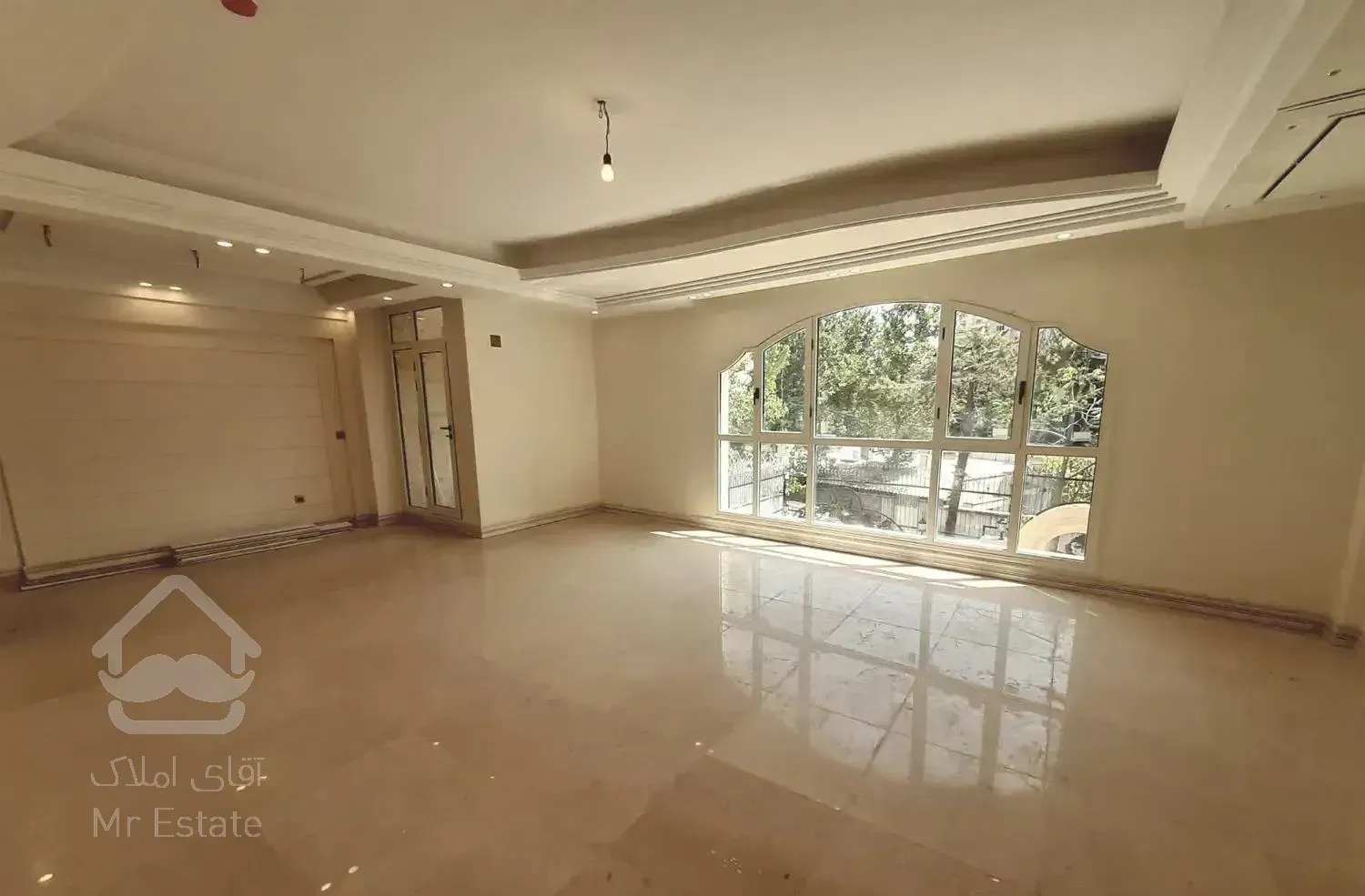 ۲۰۰ متر / ۲۰ تراس / مشاعات فول / لوکیشن دنج