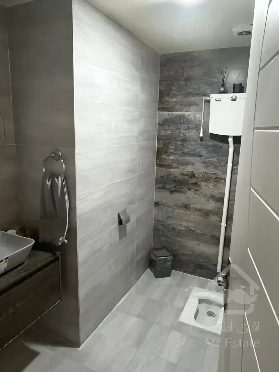 آپارتمان 110 متری ، شناور در نور ، بازسازی با متریال درجه ۱ ، مهستان