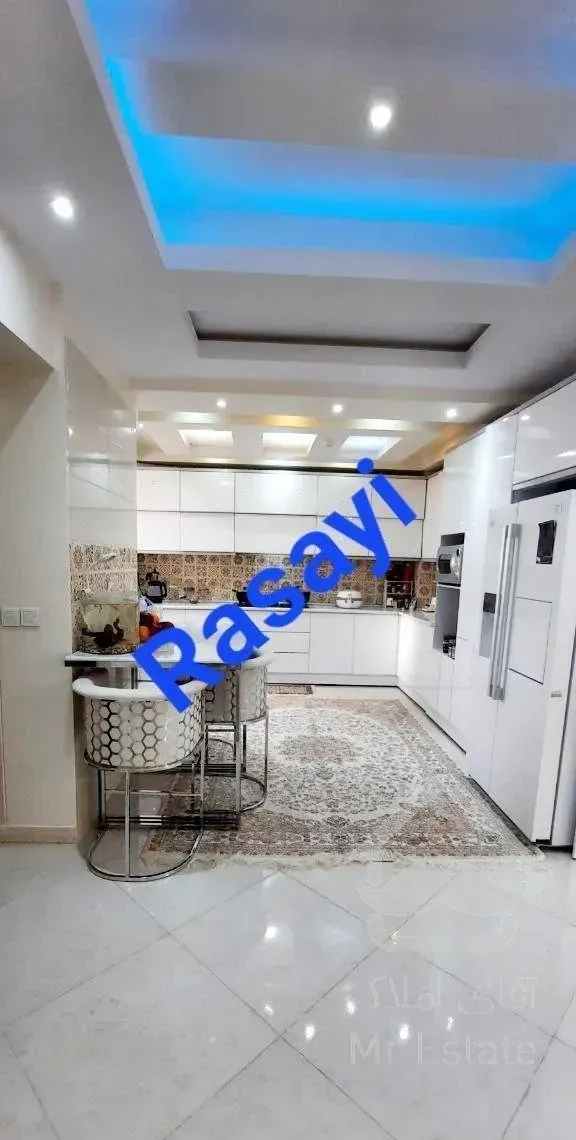 آپارتمان۱۲۰متر۲خواب۸،۳۰۰نقد۲،۵۰۰رهن و وام