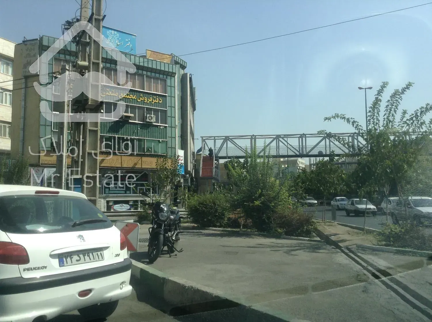 فروش یا تهاتر با مسکونی 75 متر سند اداری بر حکیم غرب تابلو خور