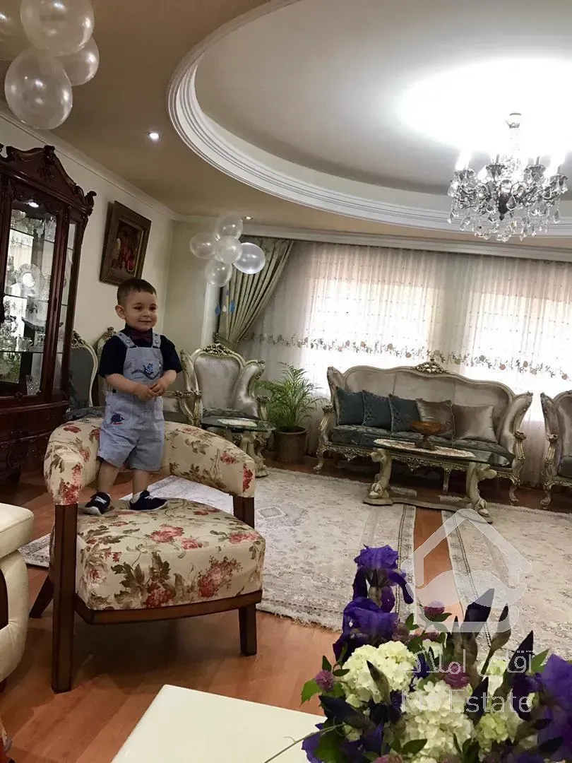 فروش آپارتمان۱۳۱متری واقع در ولیعصر_خیابان رودکی