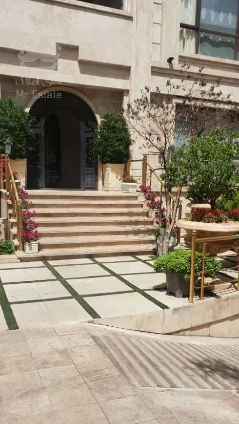 ۲۰۰متر/اقدسیه/۳خواب/۲ پارکینگ/نورگیر عالی