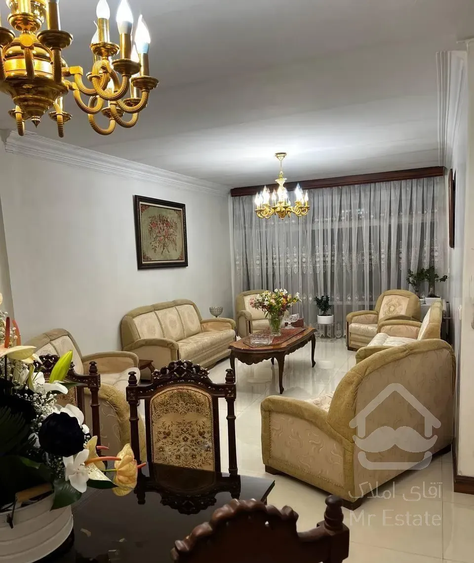 آپارتمان ۱۳۲ متری دو خواب در کریم خان