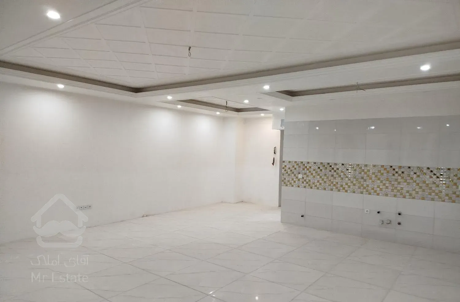 اپارتمان نوساز ۱۳۰ متر